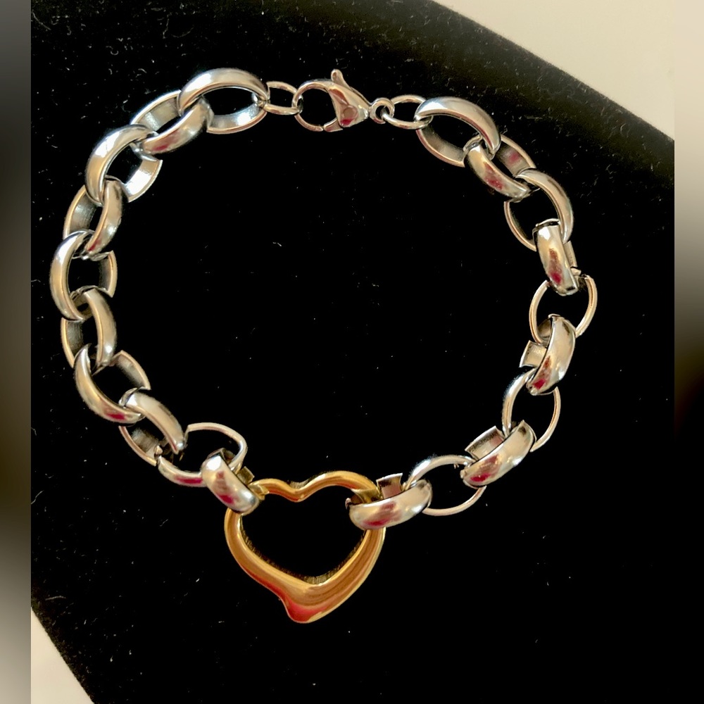 🌟 Chunky Stainless Steel Heart Pendant Bracelet - Picture 1 of 3